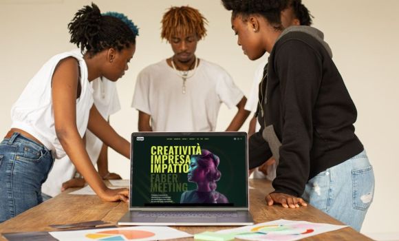 sito web e incontro tra giovani creativi